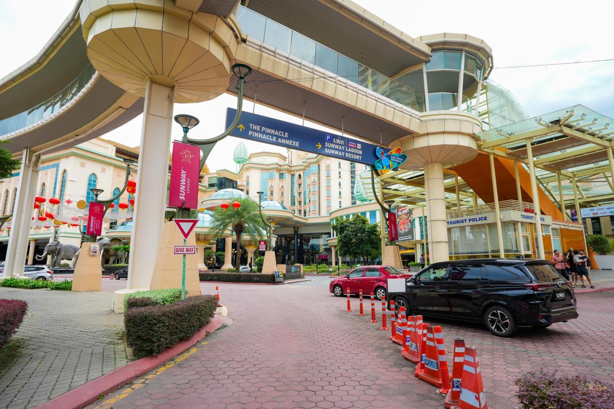 Blue Lagoon At Bandar Sunway Petaling Jaya Exterior photo